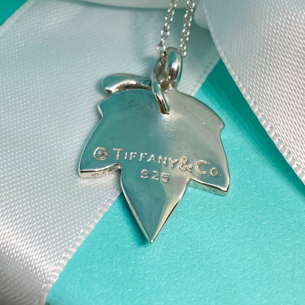 Tiffany & Co. Maple leaf Necklace Sterling Silver (.925) 18” box retired - Picture 3 of 7